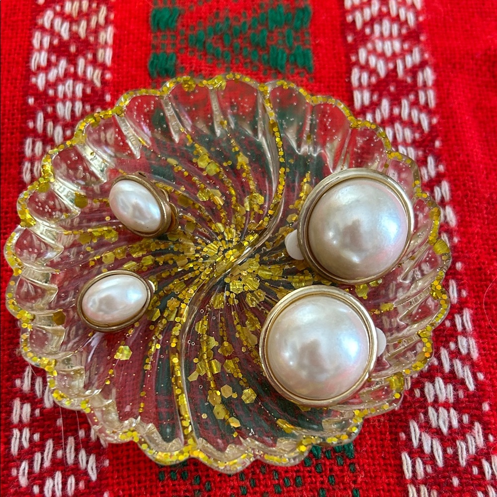 VINTAGE- faux pearl clip on earrings - 2 pair